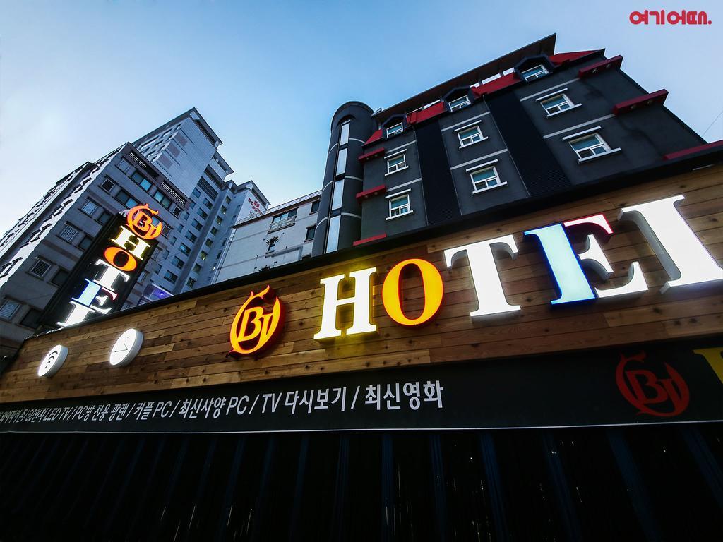 Bj Hotel Motel