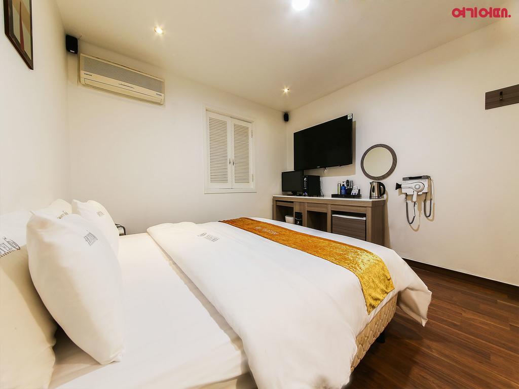 Bj Hotel